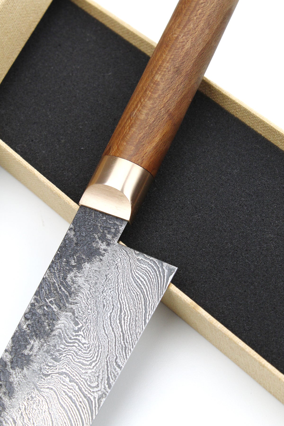 Damaszener Santoku 320L Ulmenholz