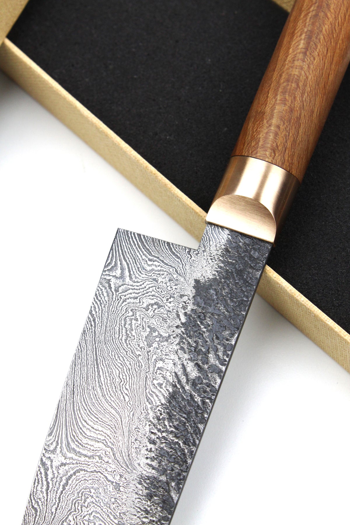 Damaszener Santoku 320L Ulmenholz