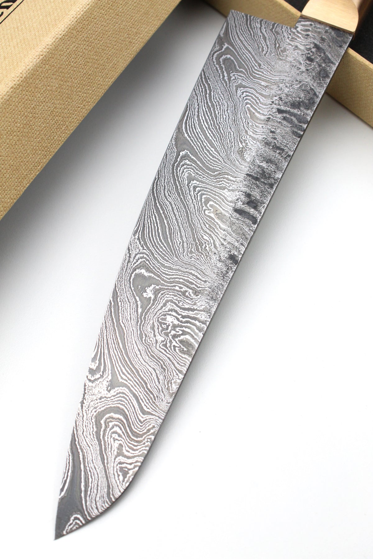 Gyuto Damast HL Torsion Walnuss