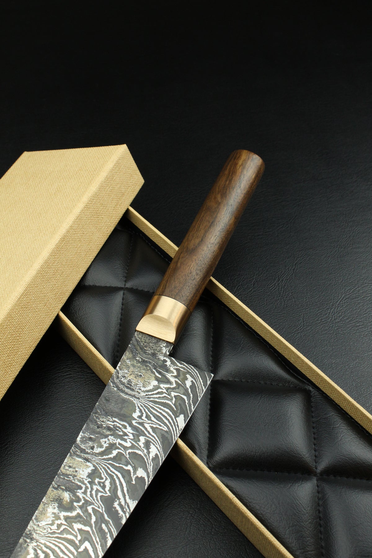 Damascus-Gyuto-HK-Torsion aus deutschem Walnussholz