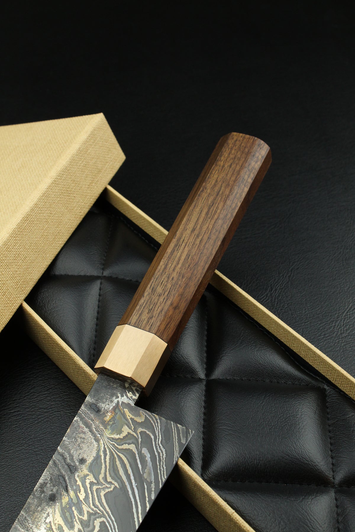 Damascus-Santoku aus schwarzem Walnussholz