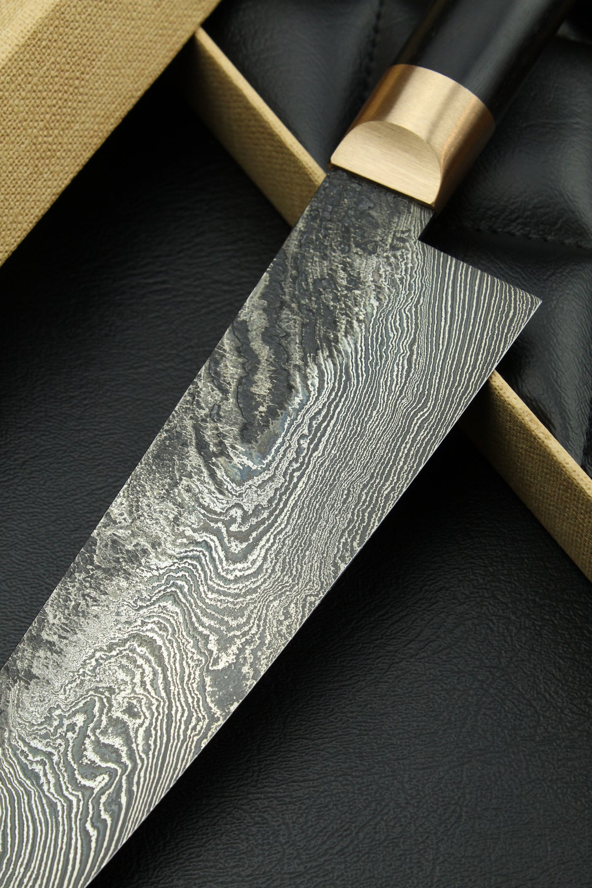 Damast-Gyuto Torsion schwarzes Ebenholz 1,5