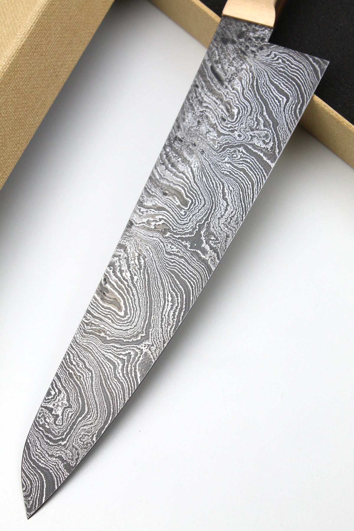 Gyuto Damast HL Torsion Walnuss