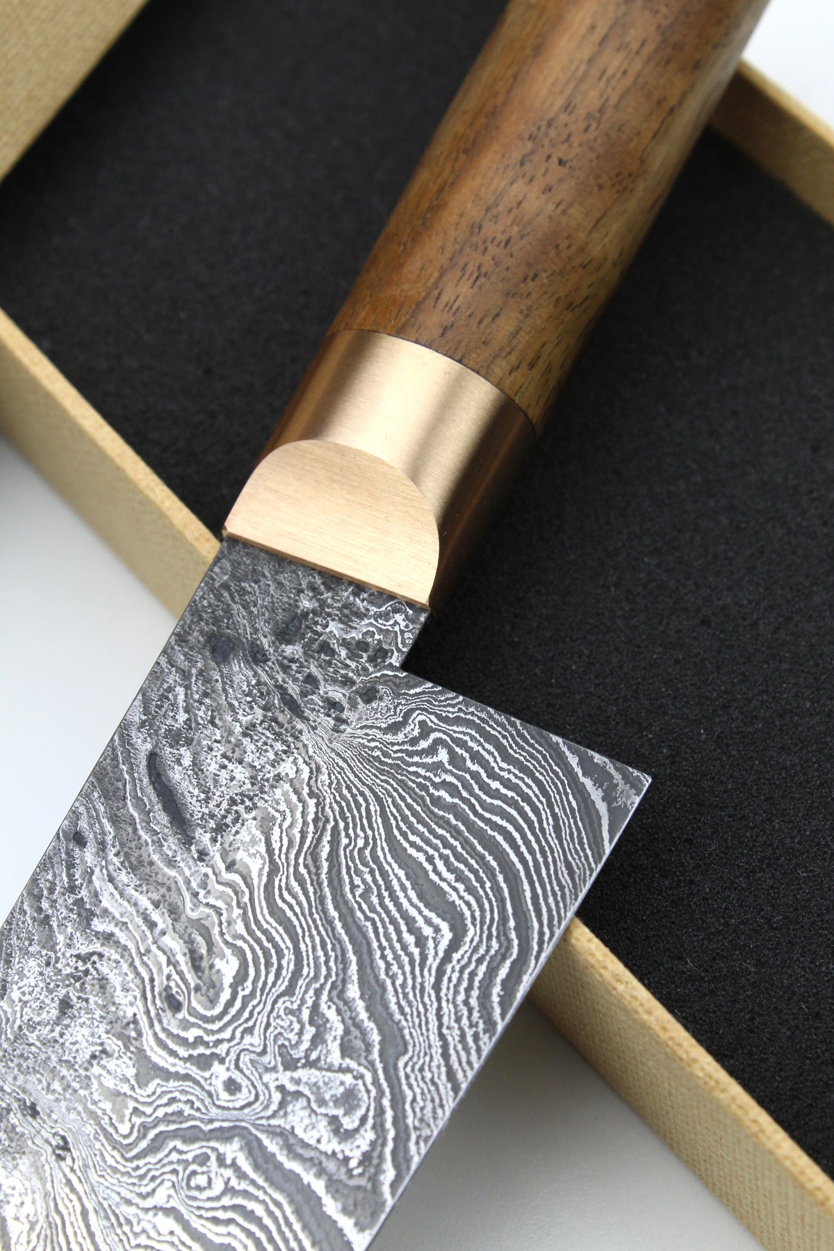 Gyuto Damast HL Torsion Walnuss