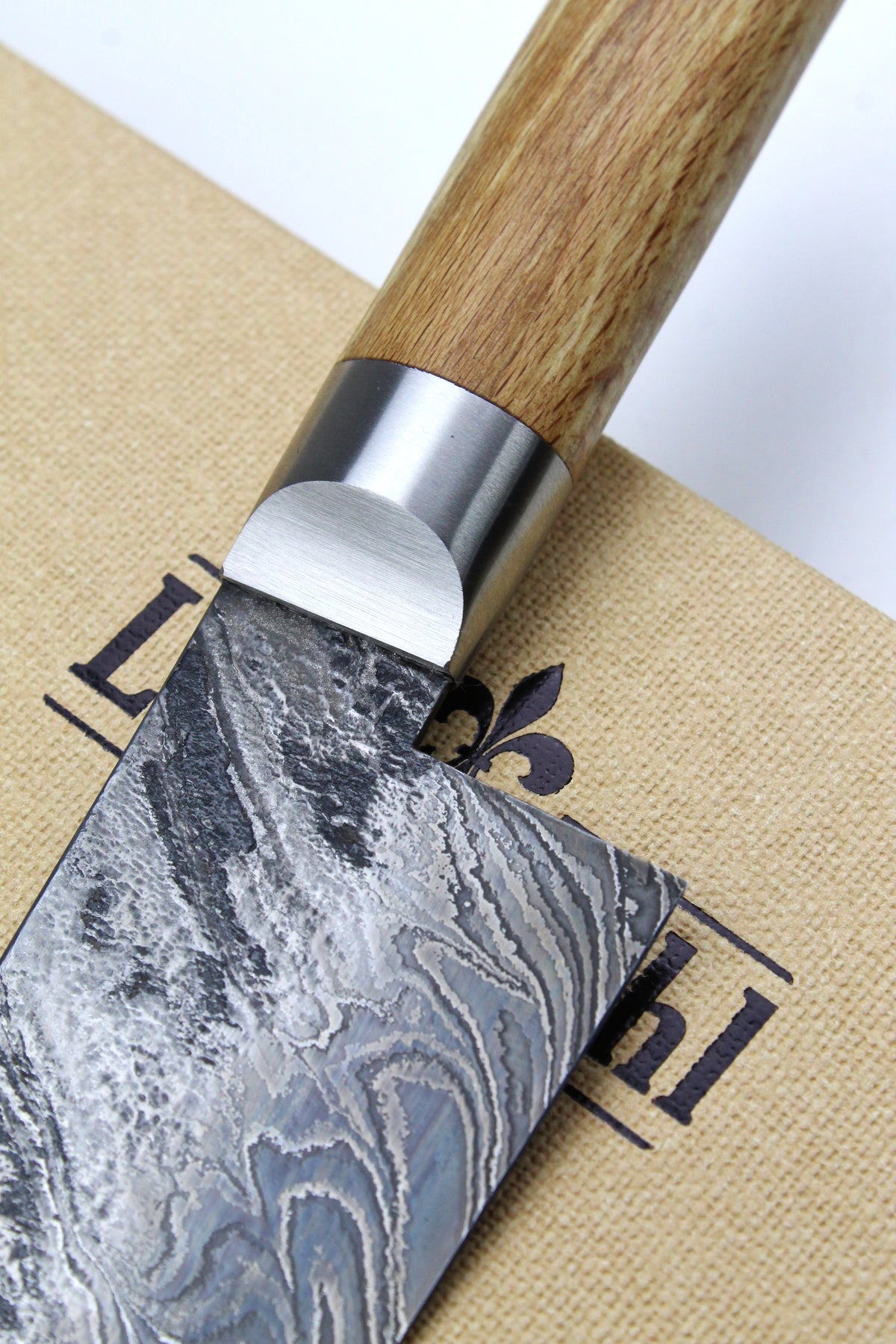 Gyuto Buchenholz Oval HK-Torsion Damast